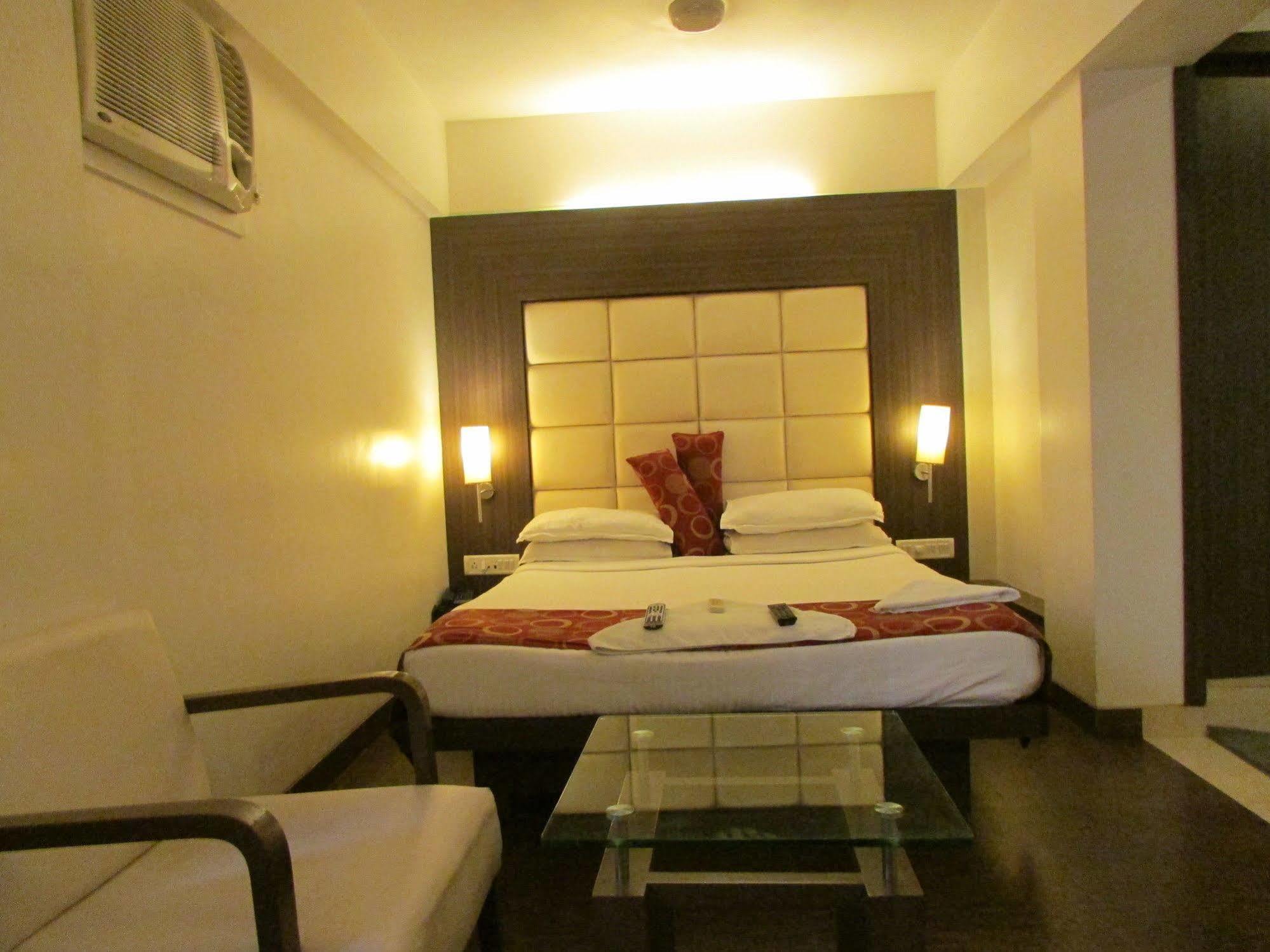 Hotel Mourya Residency Thane Exterior foto