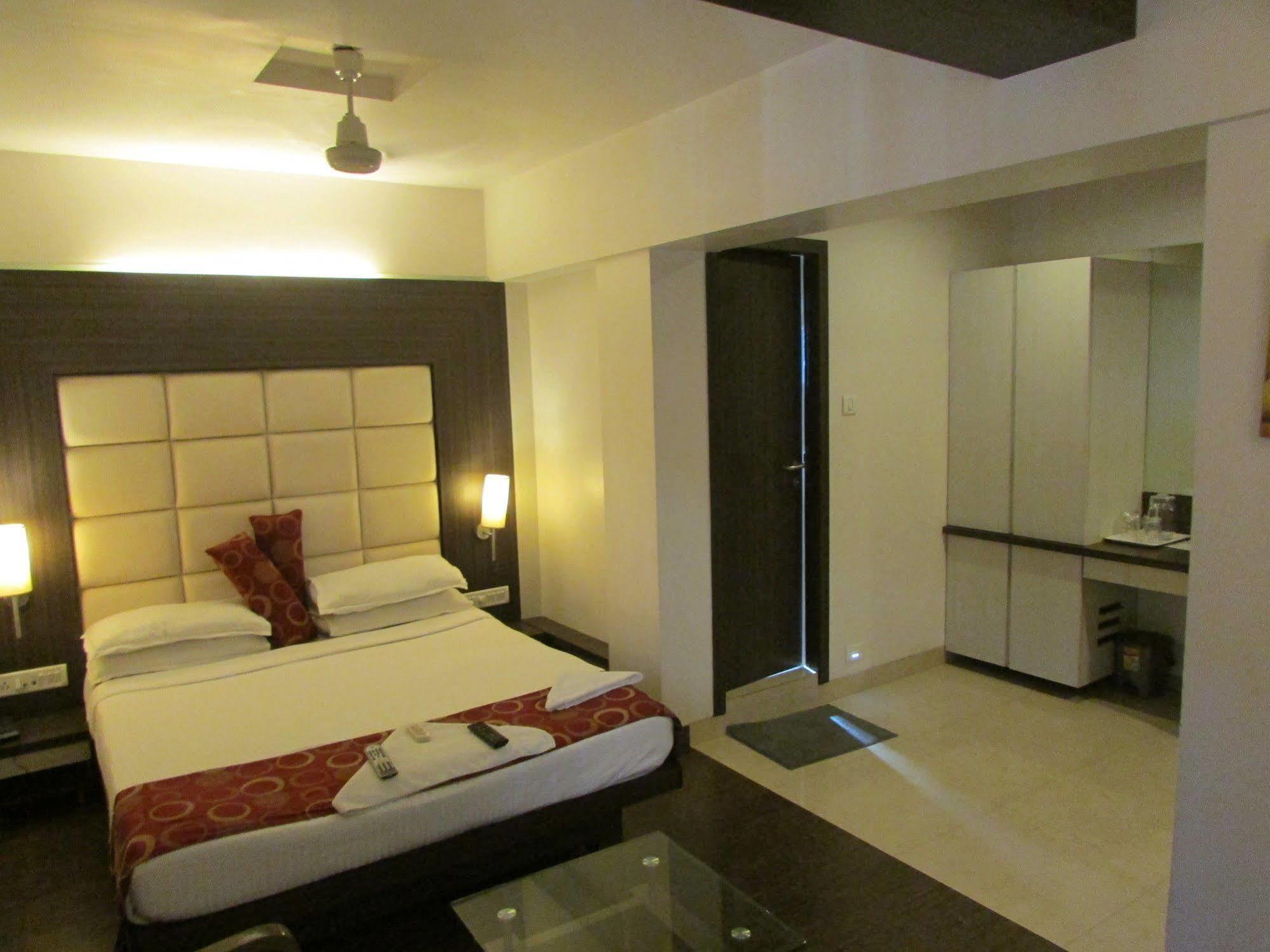 Hotel Mourya Residency Thane Exterior foto